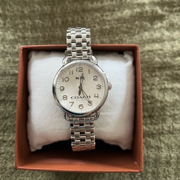 COPY - Coach watch - Picture 2 of 6